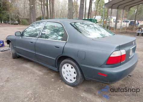 1996 Honda Accord Lx/Ex from USA, damaged, VIN 1HGCD5635TA201540